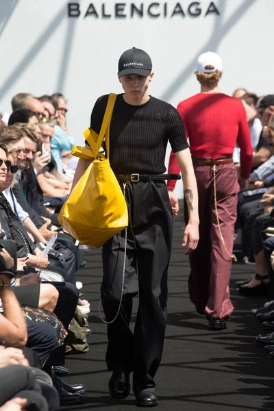 Look 22